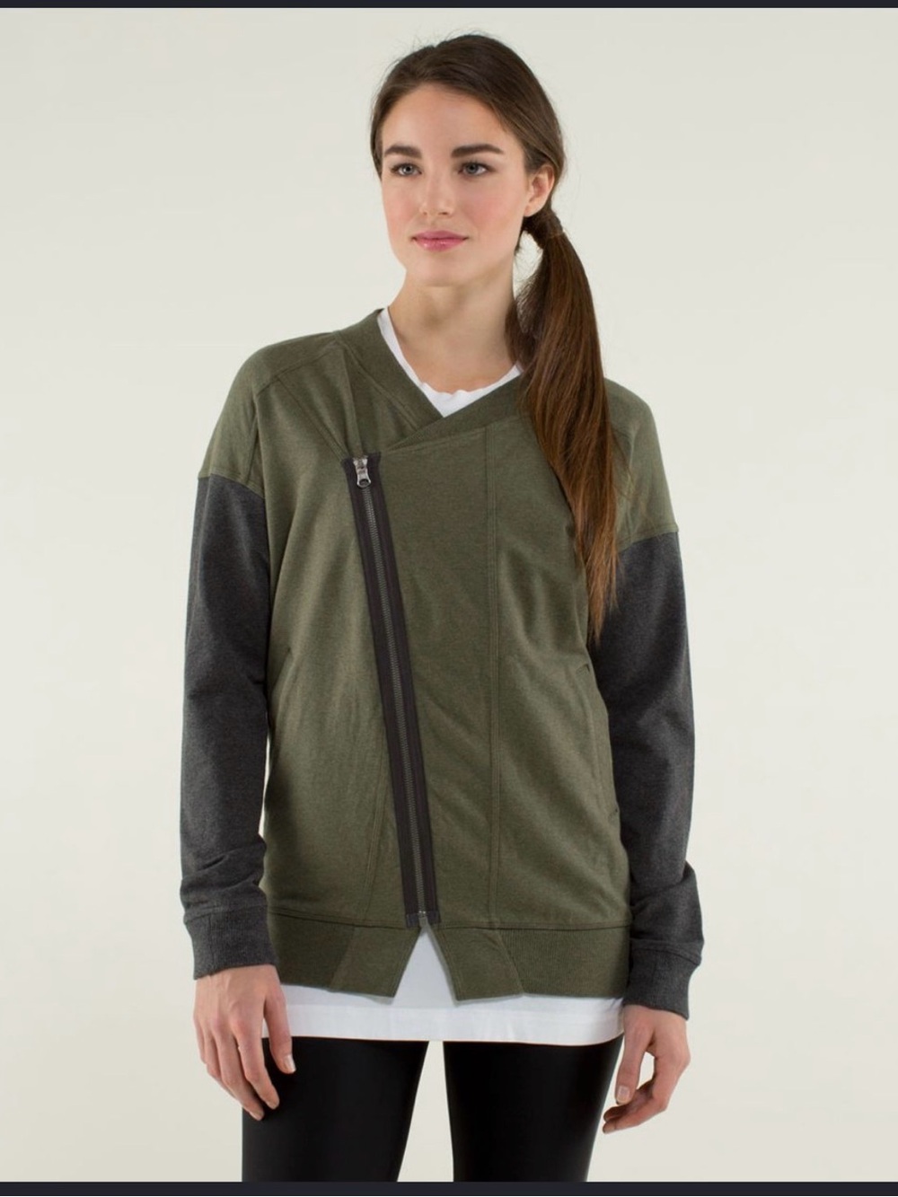 Lululemon Women’s Activewear Mula Bundle Wrap Jacket Fatigue Green & Dark Grey